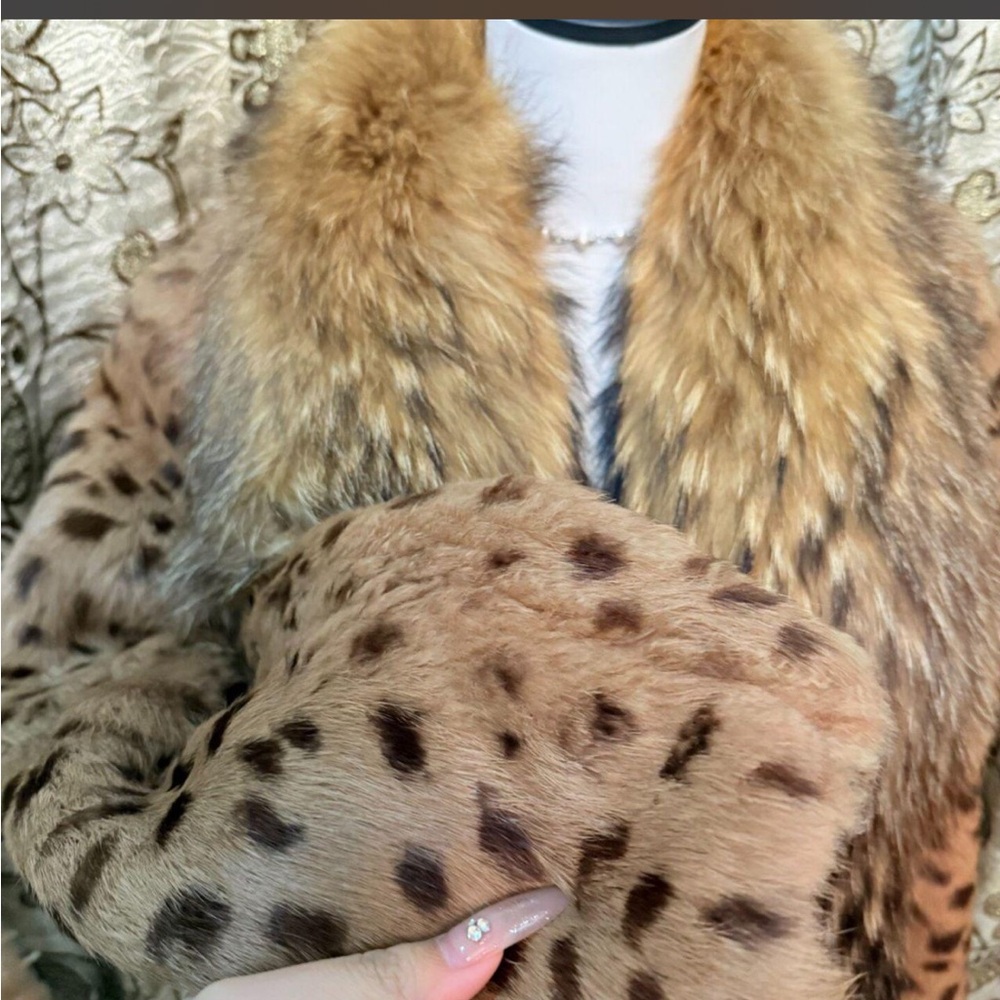 Chic Leopard Real Fur Coat - Picture 6 of 9